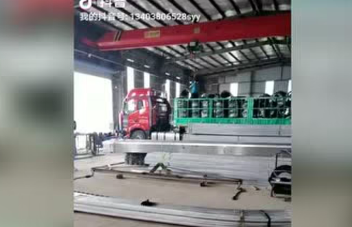 內蒙幾（jǐ）字鋼大棚骨架裝車發貨